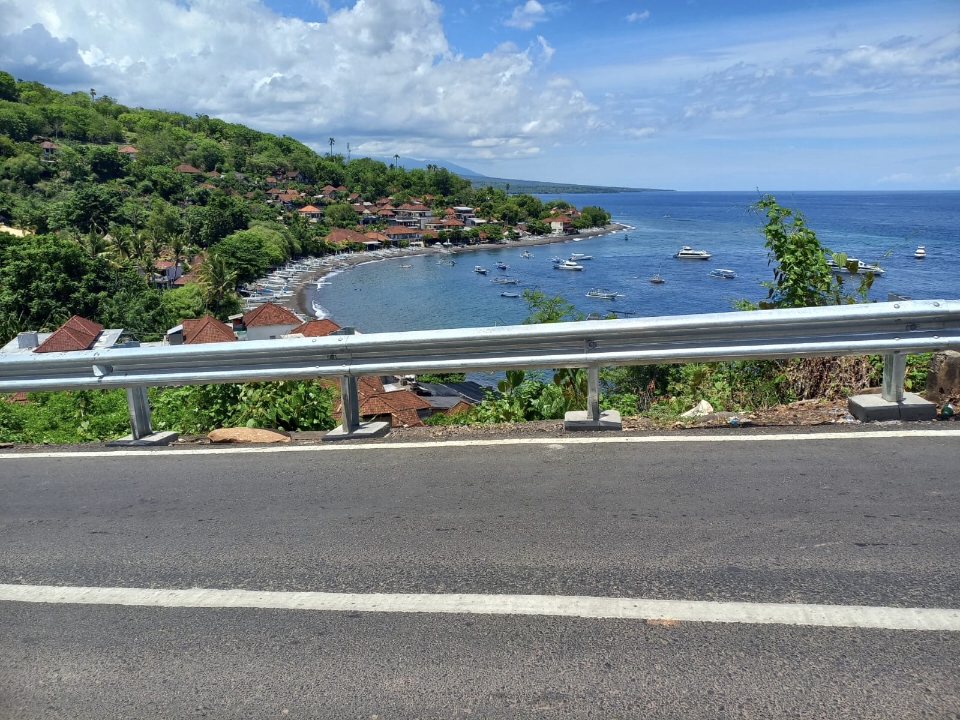 Jemeluk Bay Snorkeling